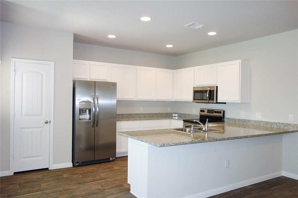 632 Independence Ave - Photo 3