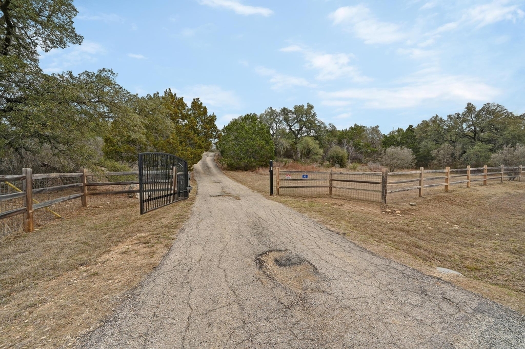 140 Barton Ranch Cir - Photo 0