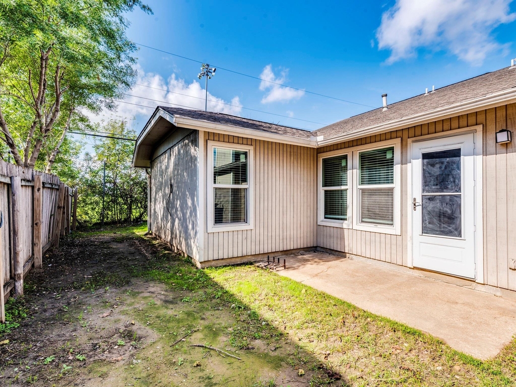 1110 Hyridge St - Photo 16