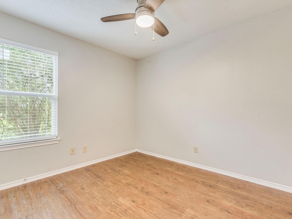 1110 Hyridge St - Photo 12