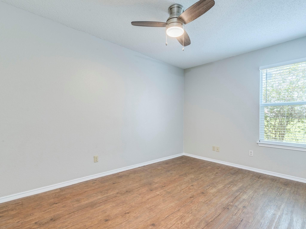 1110 Hyridge St - Photo 10