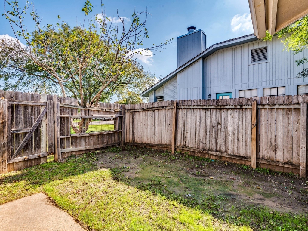 1110 Hyridge St - Photo 15