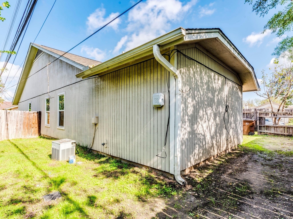 1110 Hyridge St - Photo 18