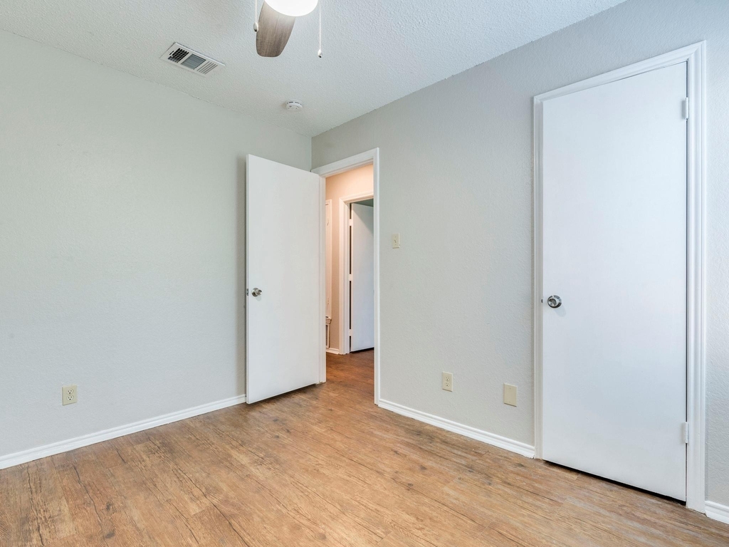 1110 Hyridge St - Photo 13