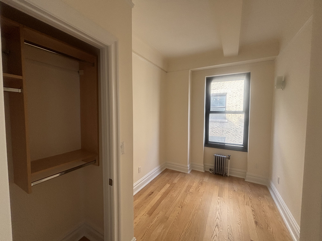 11th street and 2nd avenue - Photo 7