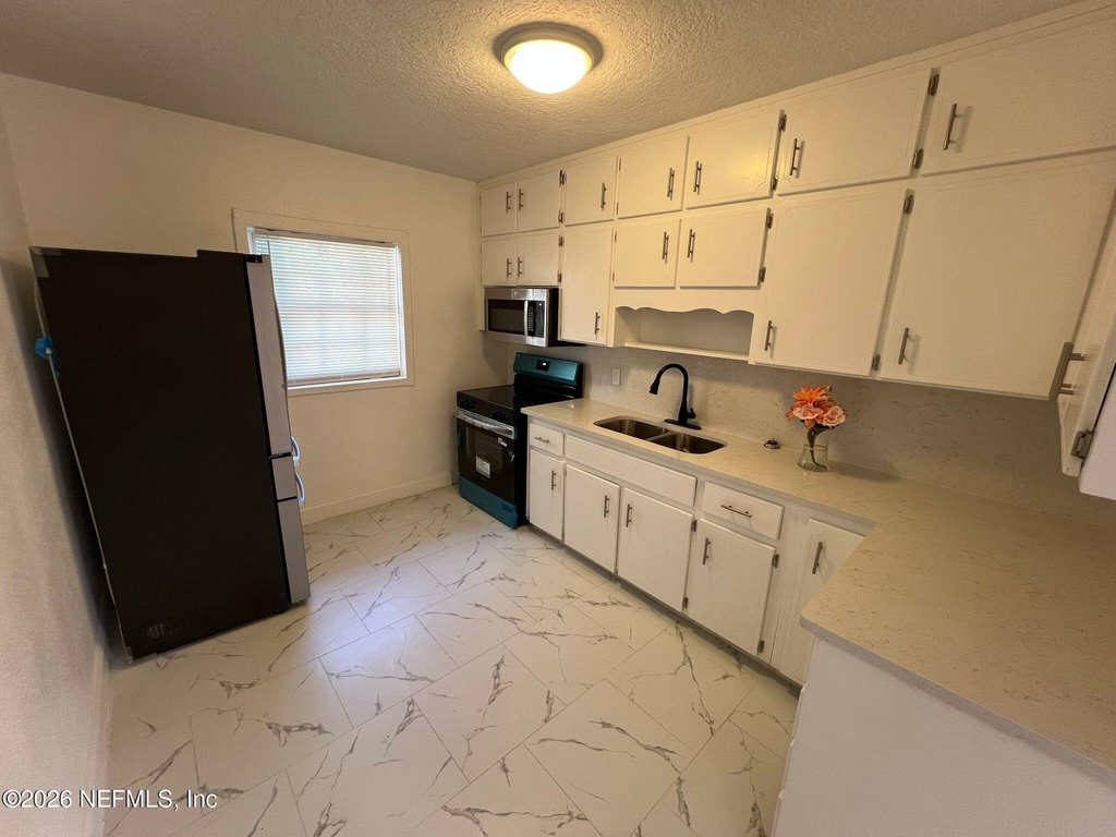 822 E 60th Street - Photo 17