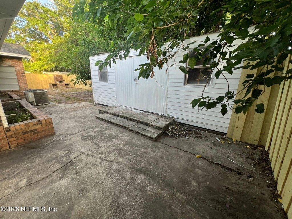 822 E 60th Street - Photo 21