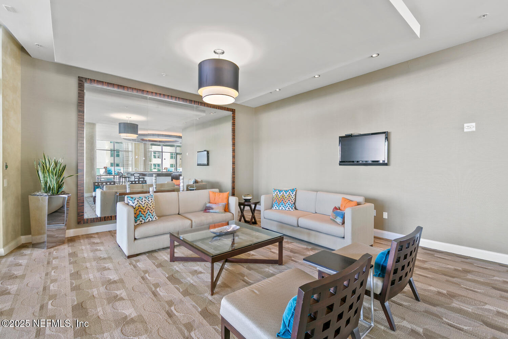 1431 Riverplace Boulevard - Photo 31