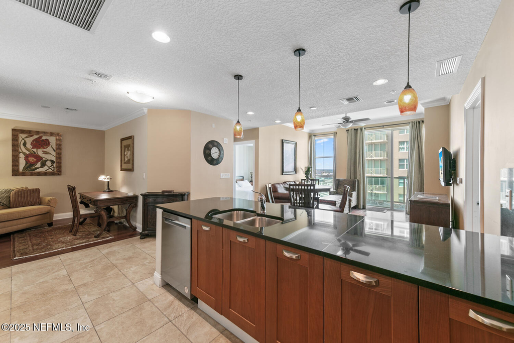 1431 Riverplace Boulevard - Photo 3