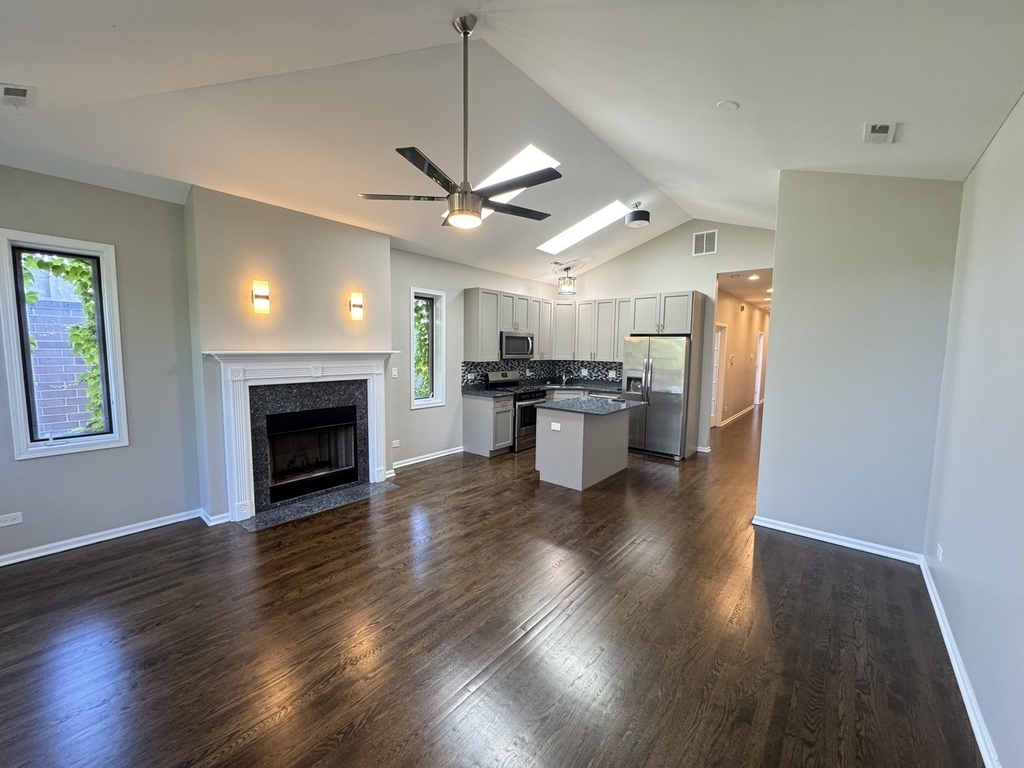 6332 S Ingleside Avenue - Photo 1