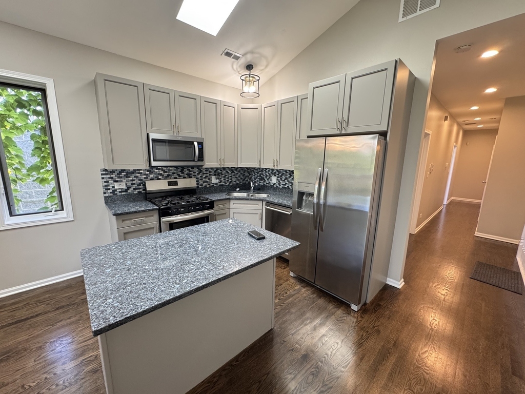 6332 S Ingleside Avenue - Photo 3