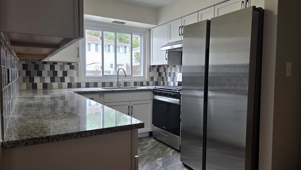 553 W Park Avenue - Photo 2