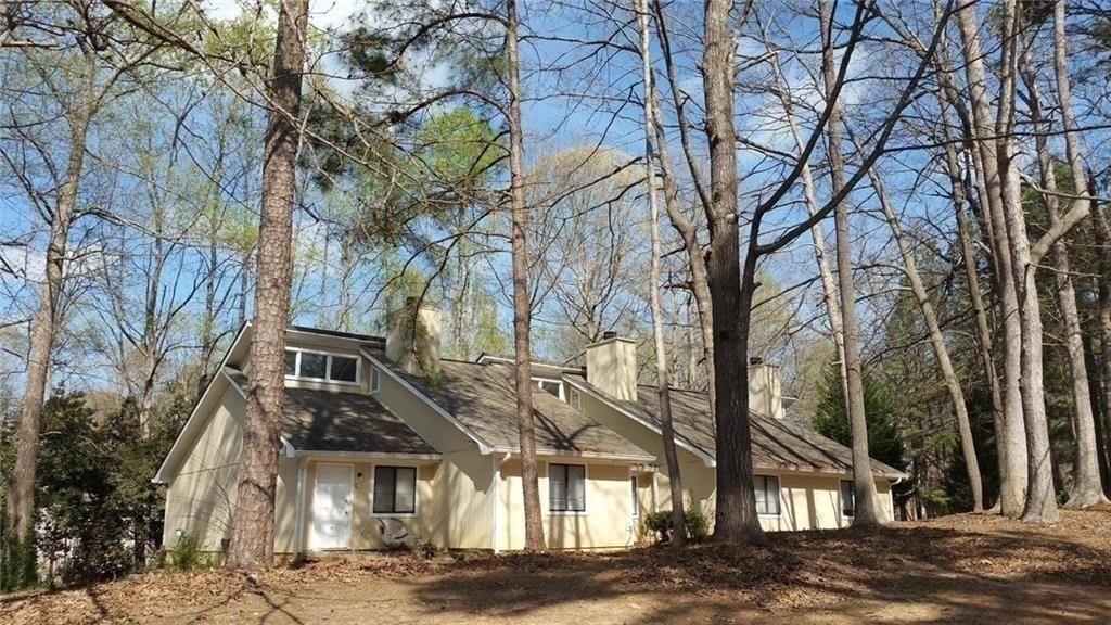 966 Amberly Drive - Photo 0