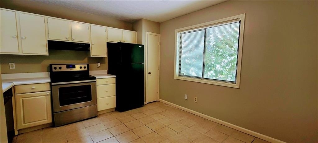966 Amberly Drive - Photo 2