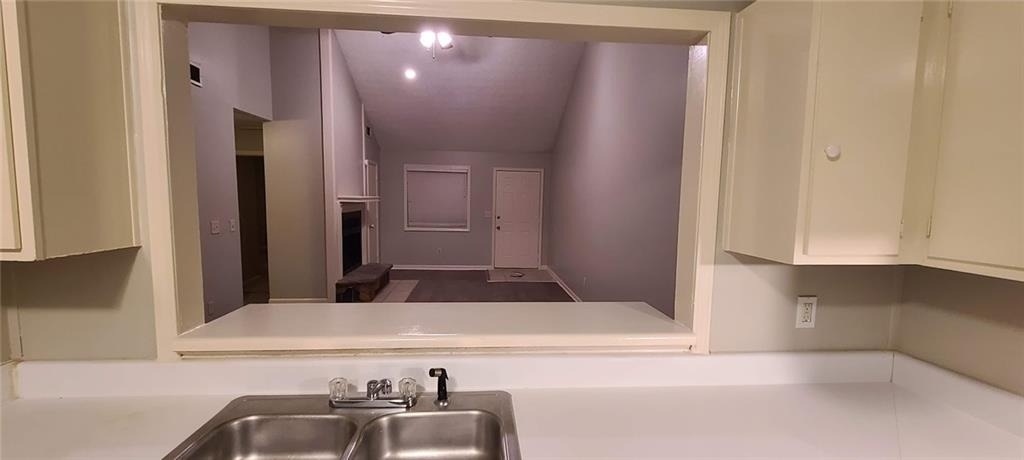 966 Amberly Drive - Photo 9