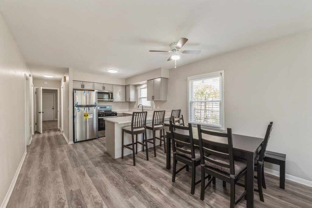 856 E Capri Drive - Photo 5