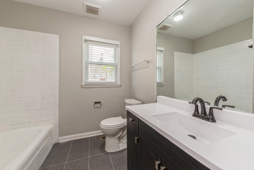 856 E Capri Drive - Photo 11