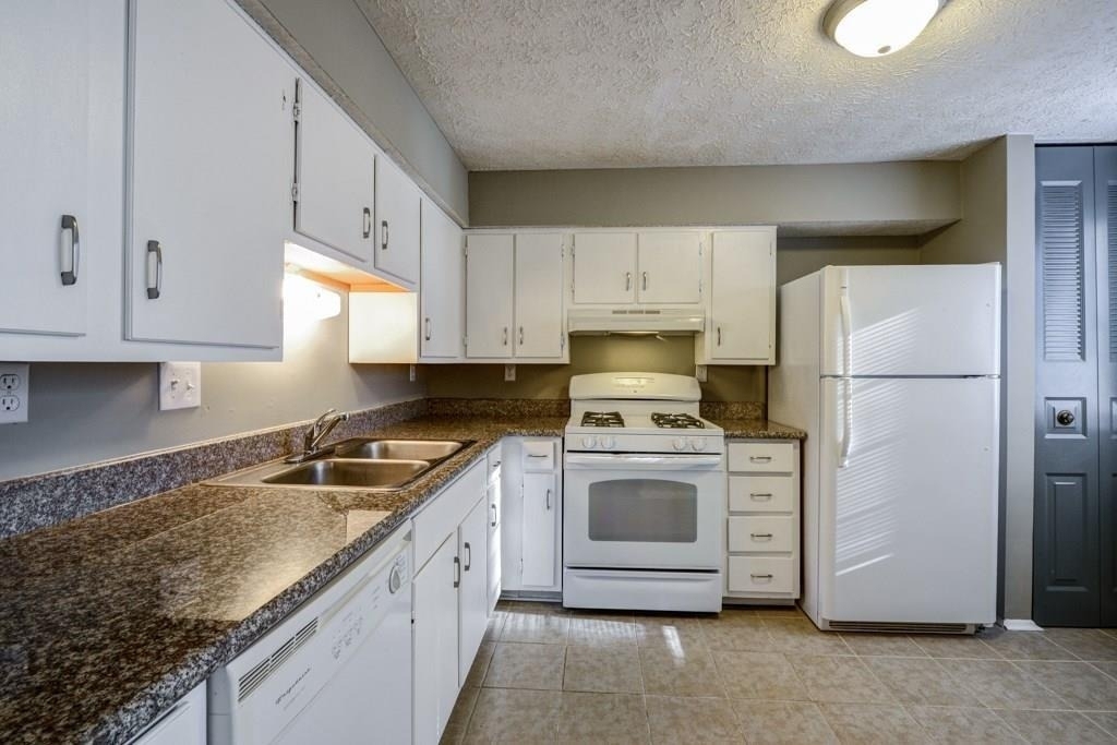 2887 Royal Path Court - Photo 8