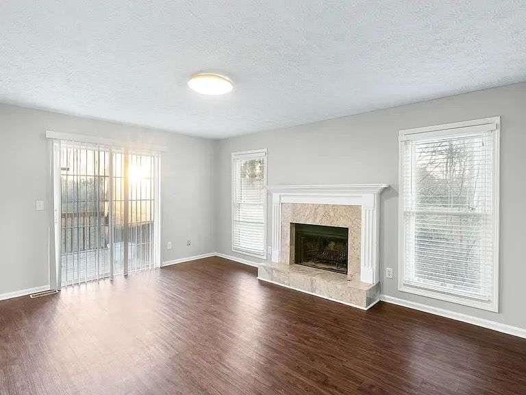 2247 June Court - Photo 2
