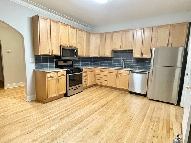 4452 N Winchester Avenue - Photo 2