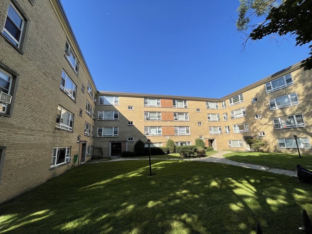 6106 N Damen Avenue - Photo 0
