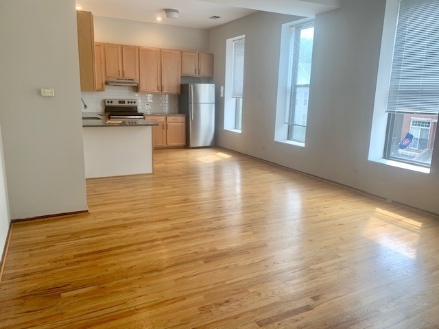 3055 N Sheffield Avenue - Photo 2