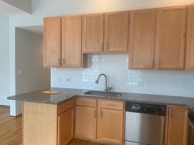 3055 N Sheffield Avenue - Photo 8