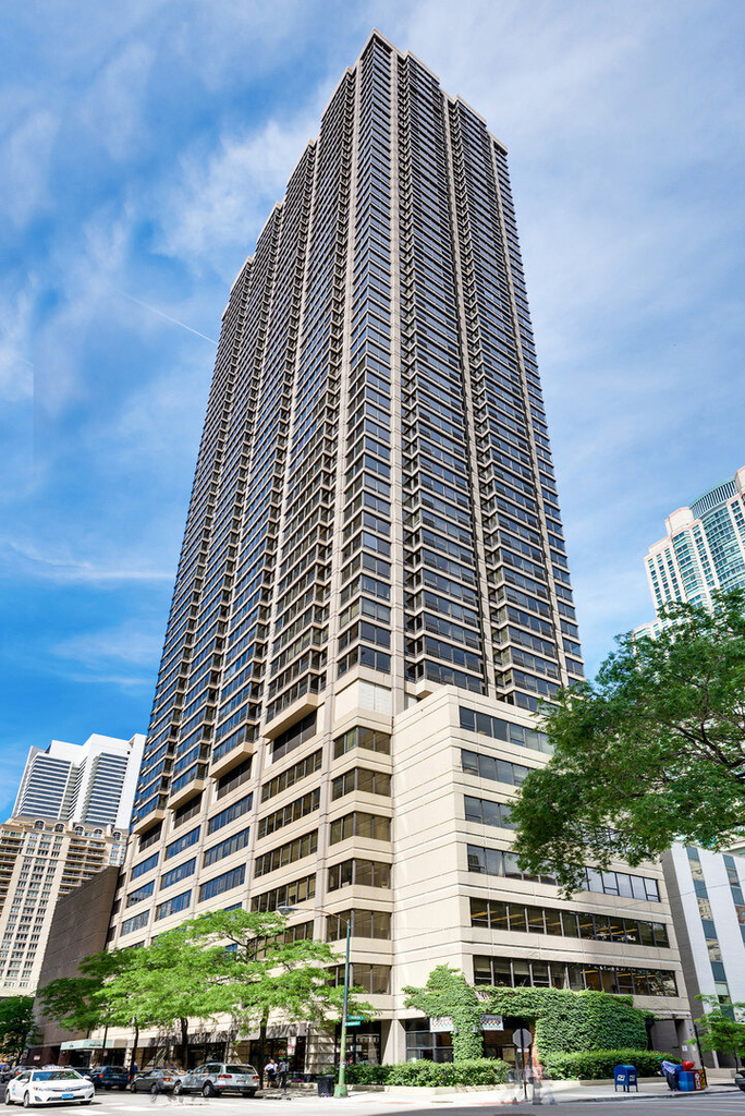 30 E Huron Street - Photo 0