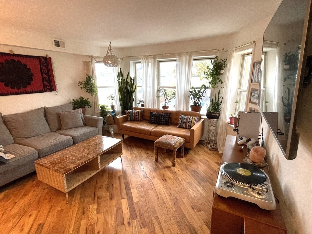 3914 W Cortland Street - Photo 0