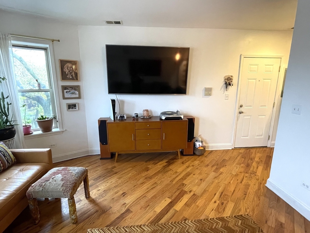 3914 W Cortland Street - Photo 3