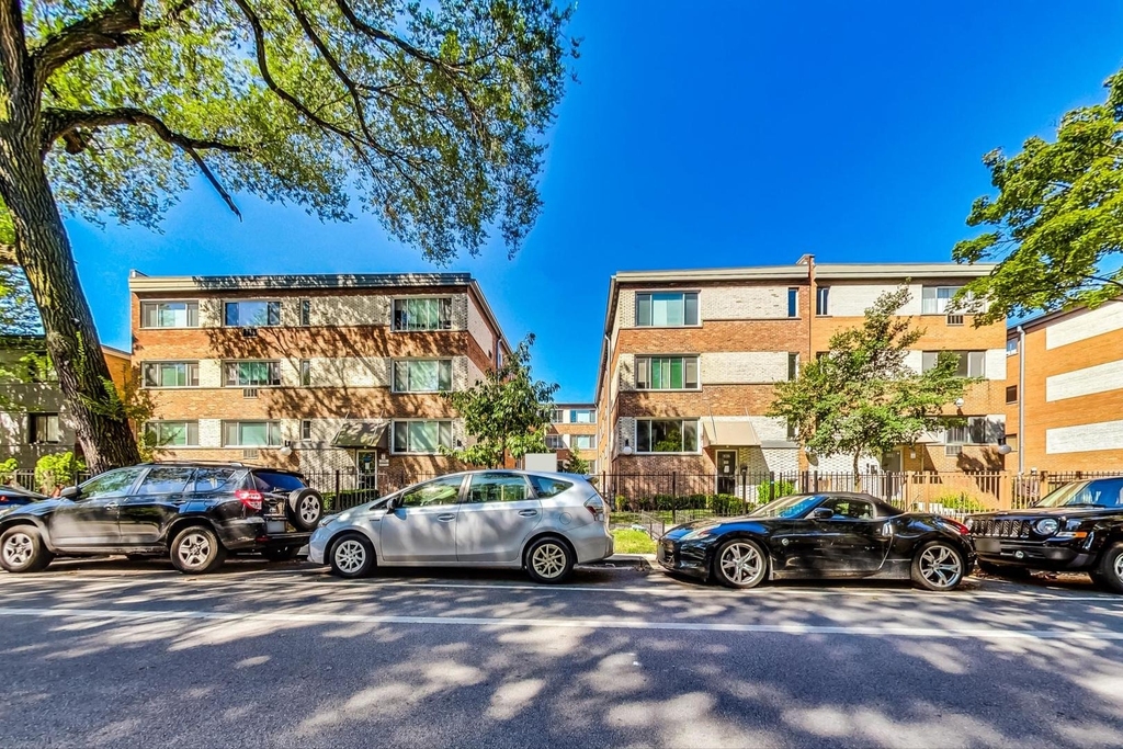 6000 N Winthrop Avenue - Photo 1