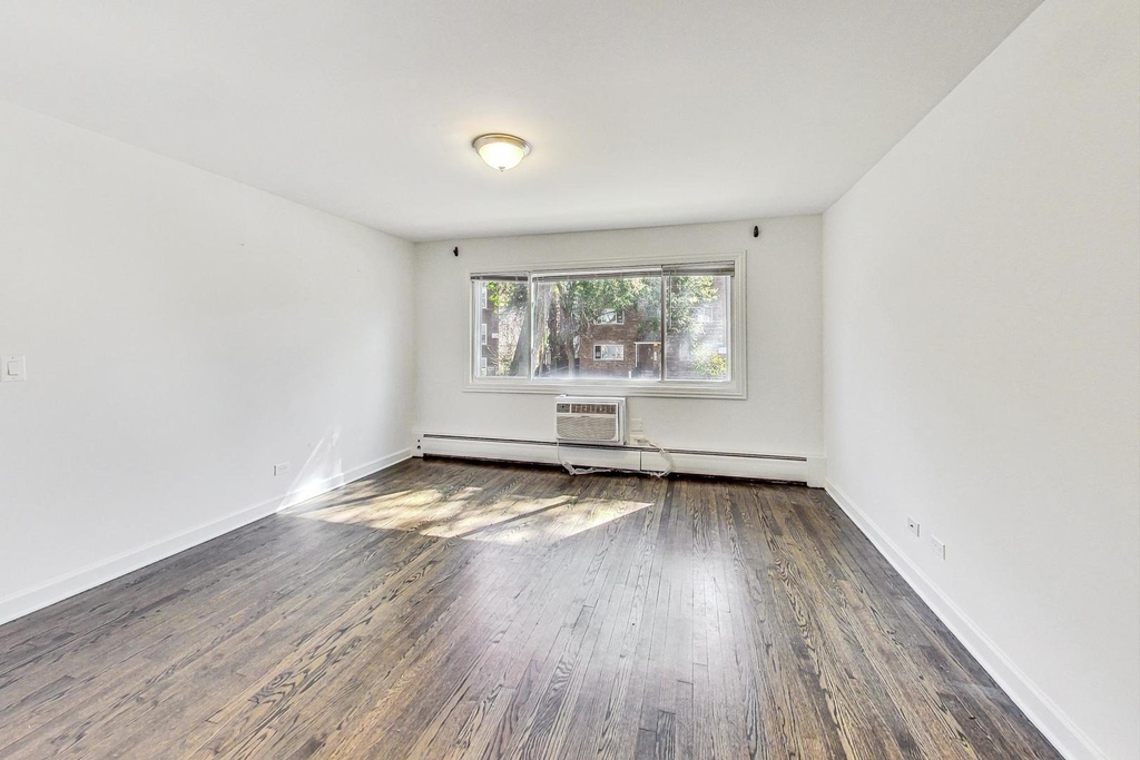 6000 N Winthrop Avenue - Photo 2