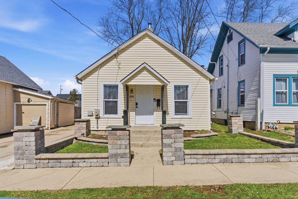 810 Superior Street - Photo 0