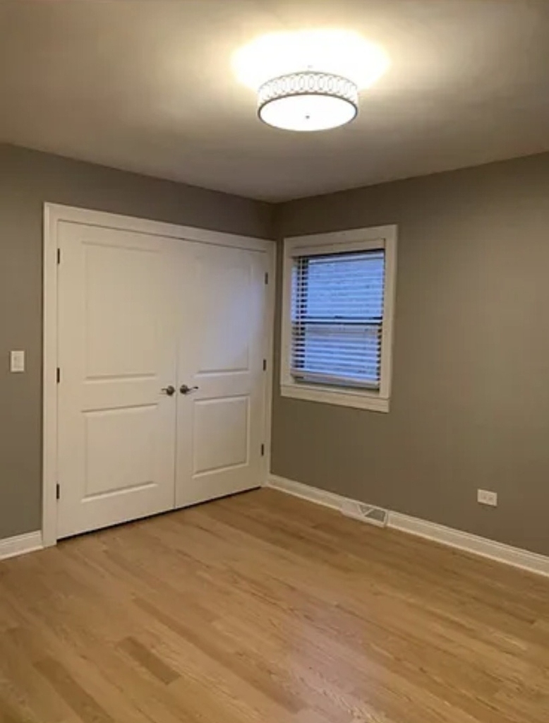 8224 Knox Avenue - Photo 10