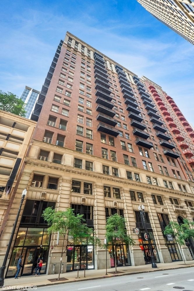 212 W Washington Street - Photo 0