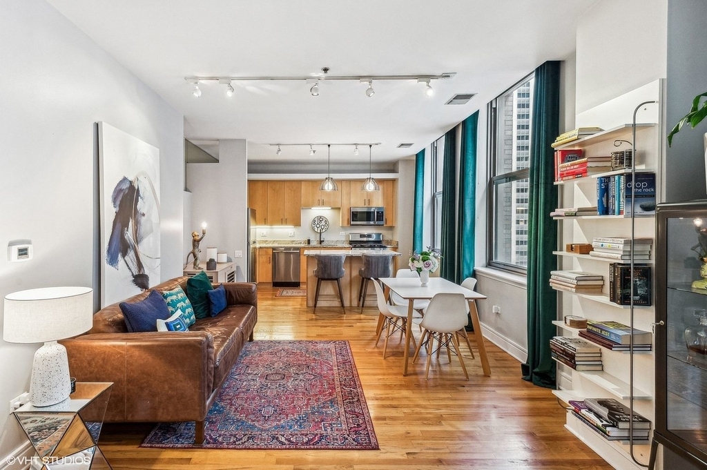 212 W Washington Street - Photo 3
