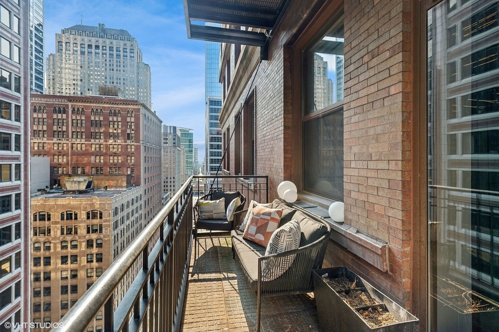 212 W Washington Street - Photo 24