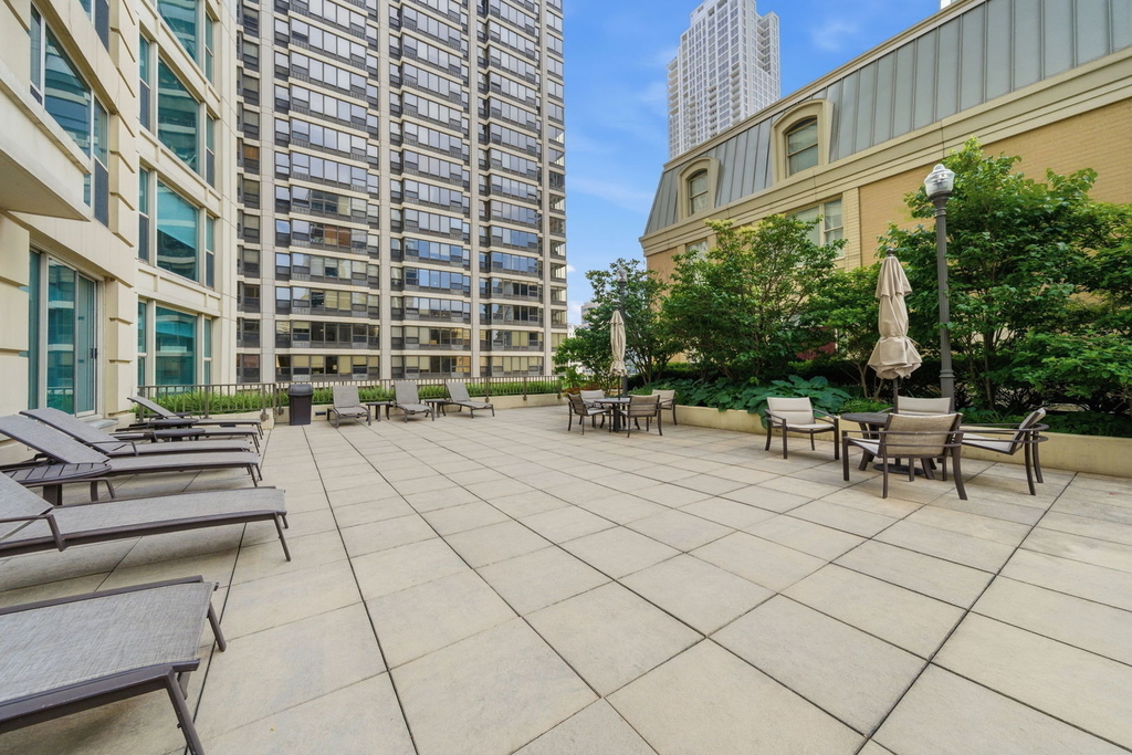 25 E Superior Street - Photo 13