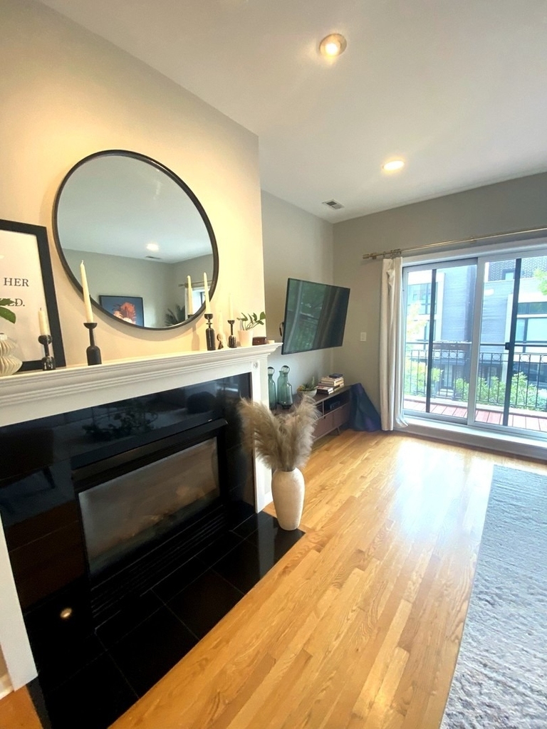 2236 W Armitage Avenue - Photo 1