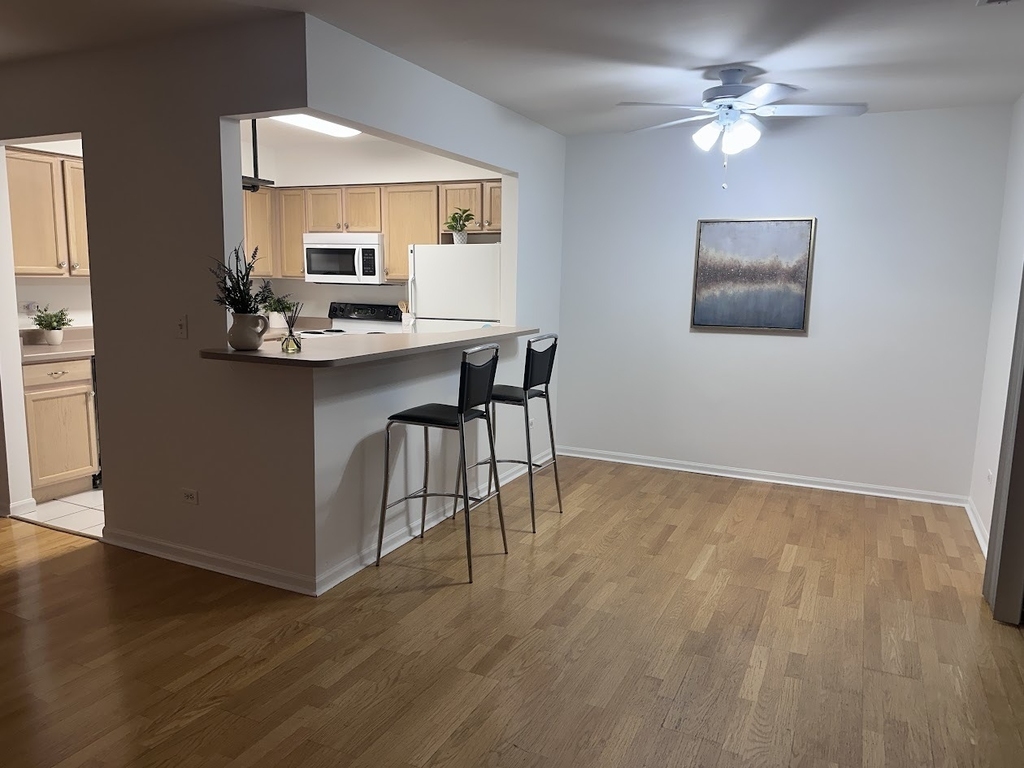 234 W Court Of Shorewood - Photo 2