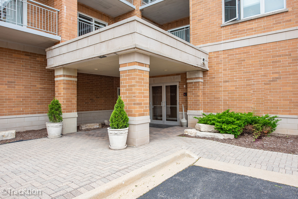 1 S Lincoln Avenue - Photo 3