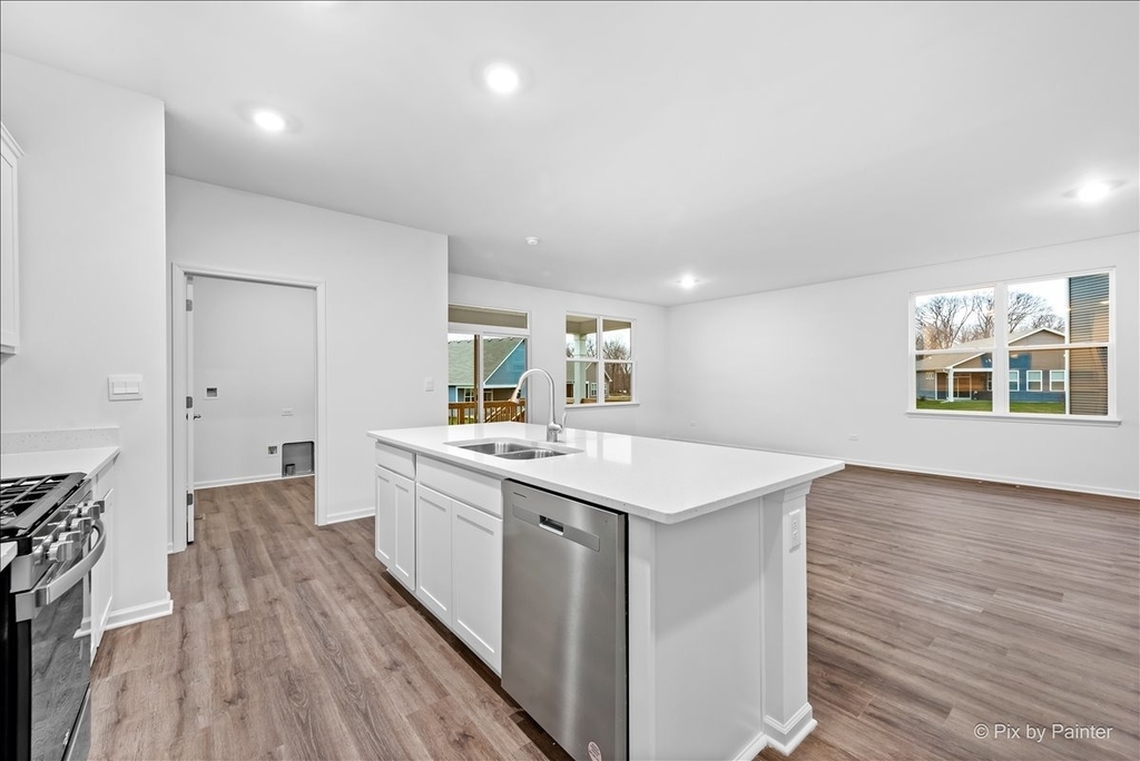 301 Westminster Court - Photo 9