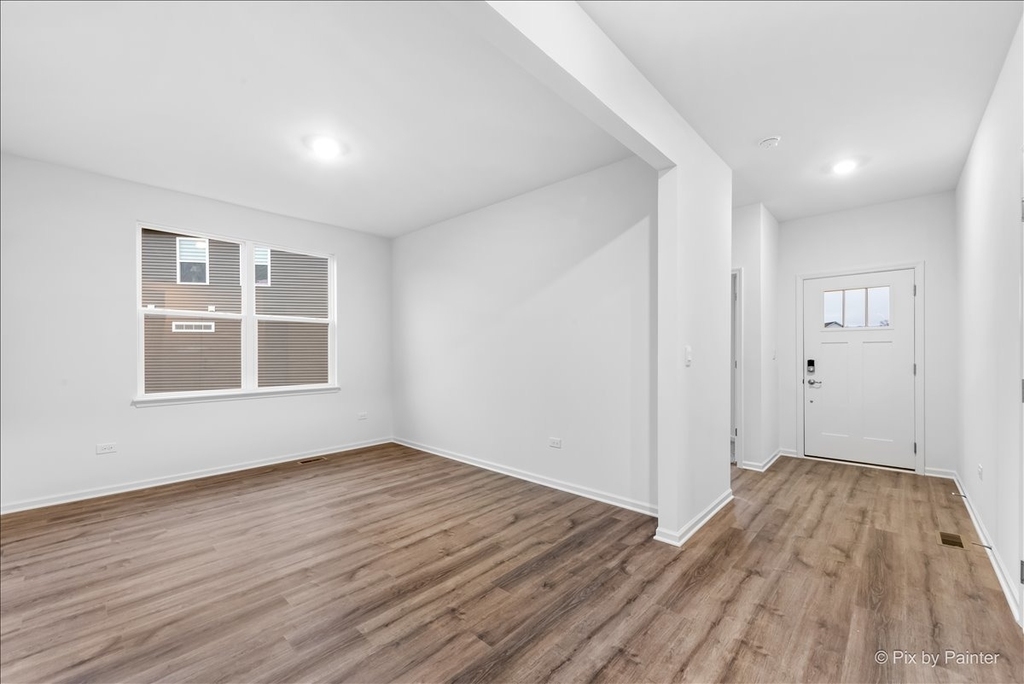 301 Westminster Court - Photo 3