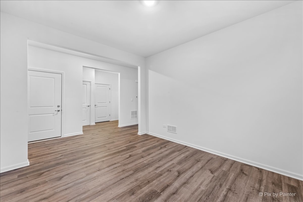 301 Westminster Court - Photo 16