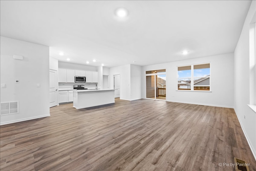 301 Westminster Court - Photo 5
