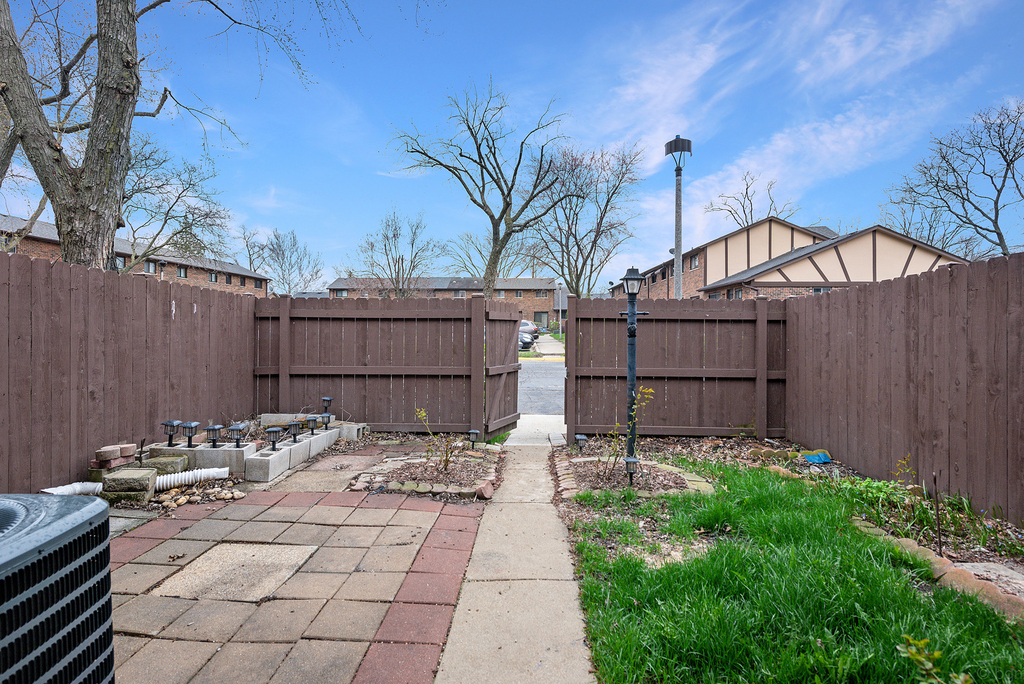 18w269 Kirkland Lane - Photo 21