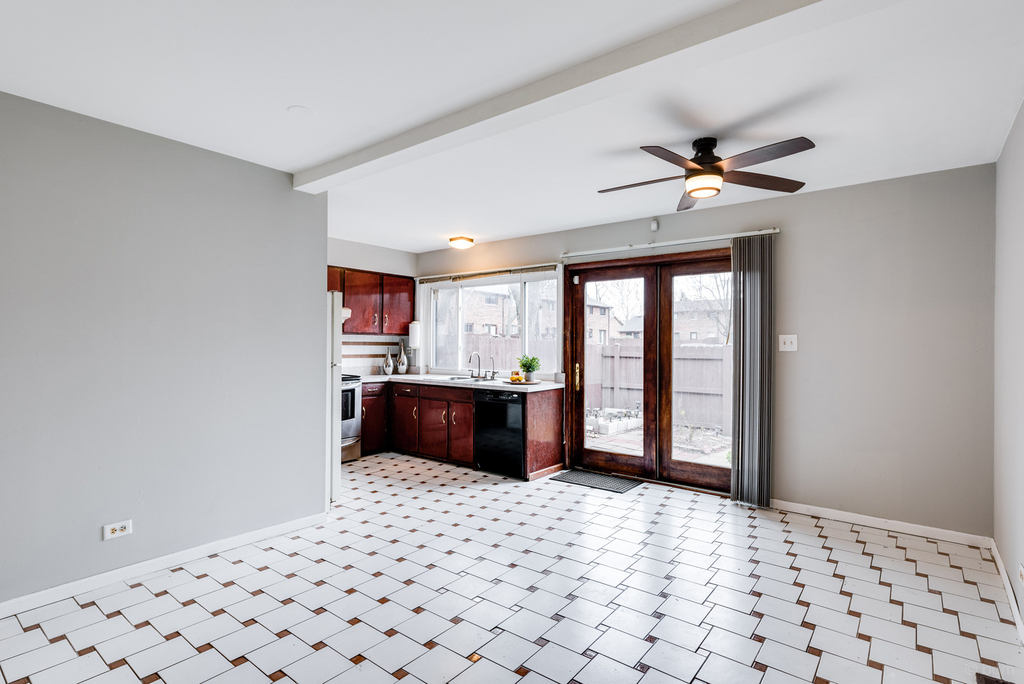 18w269 Kirkland Lane - Photo 6