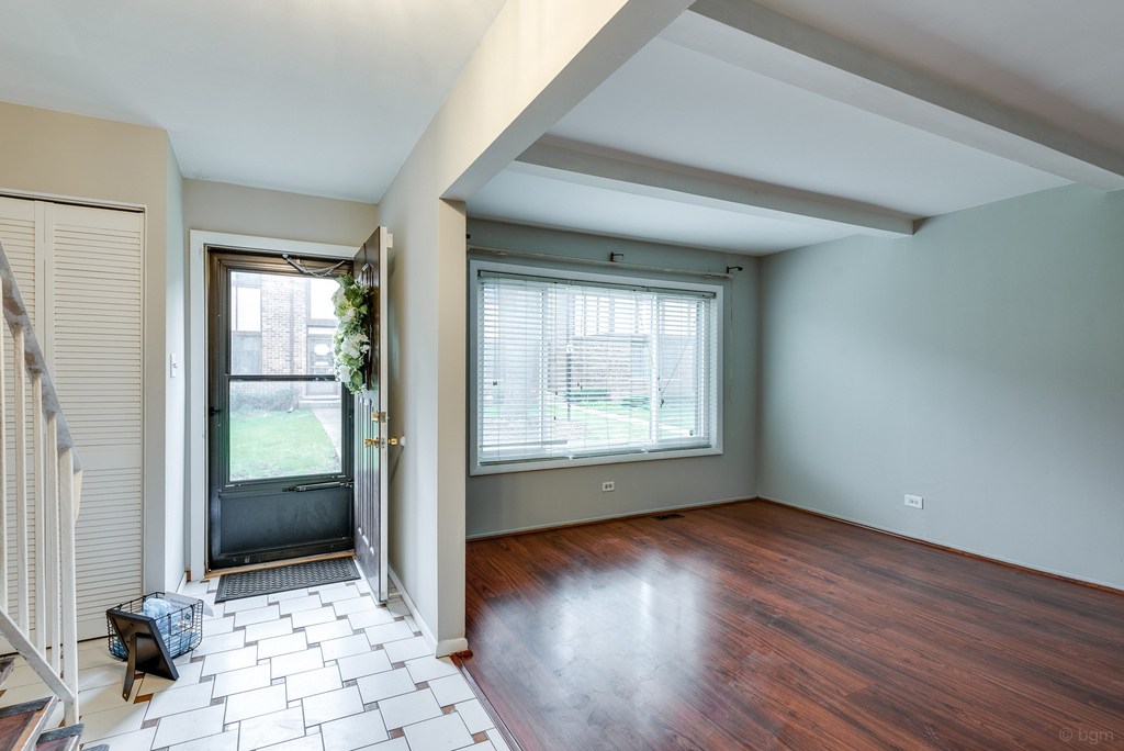 18w269 Kirkland Lane - Photo 2