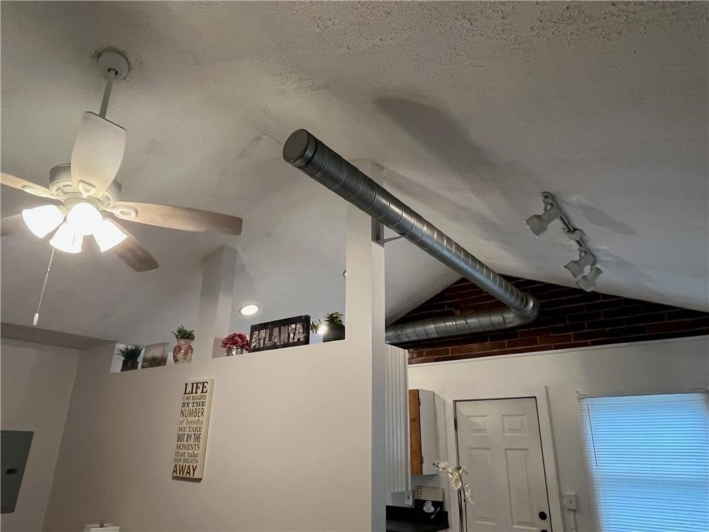 1115 Shelby Place Se - Photo 4