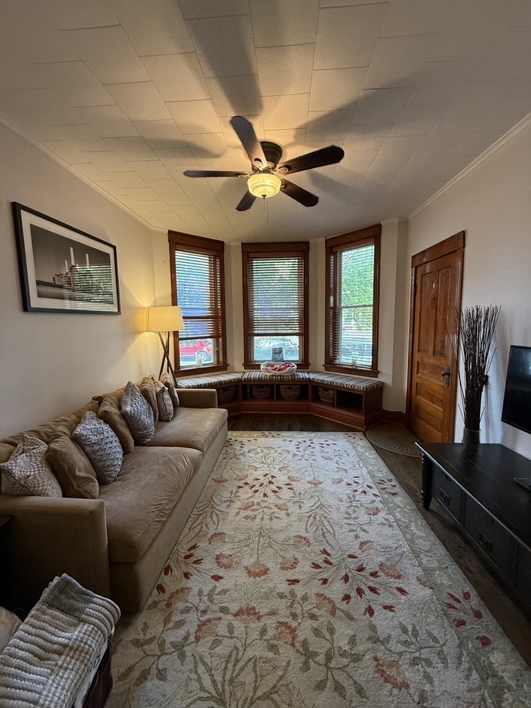 1815 N Paulina Street - Photo 2